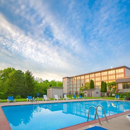 Exton Hotel And Conference Center Bagian luar foto